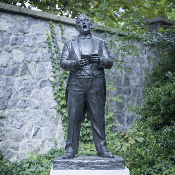 Photo of sculpture "Count John McCormack"