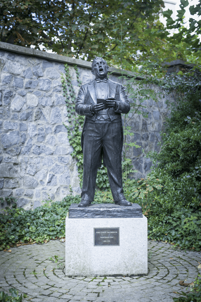 Photo of sculpture "Count John McCormack"